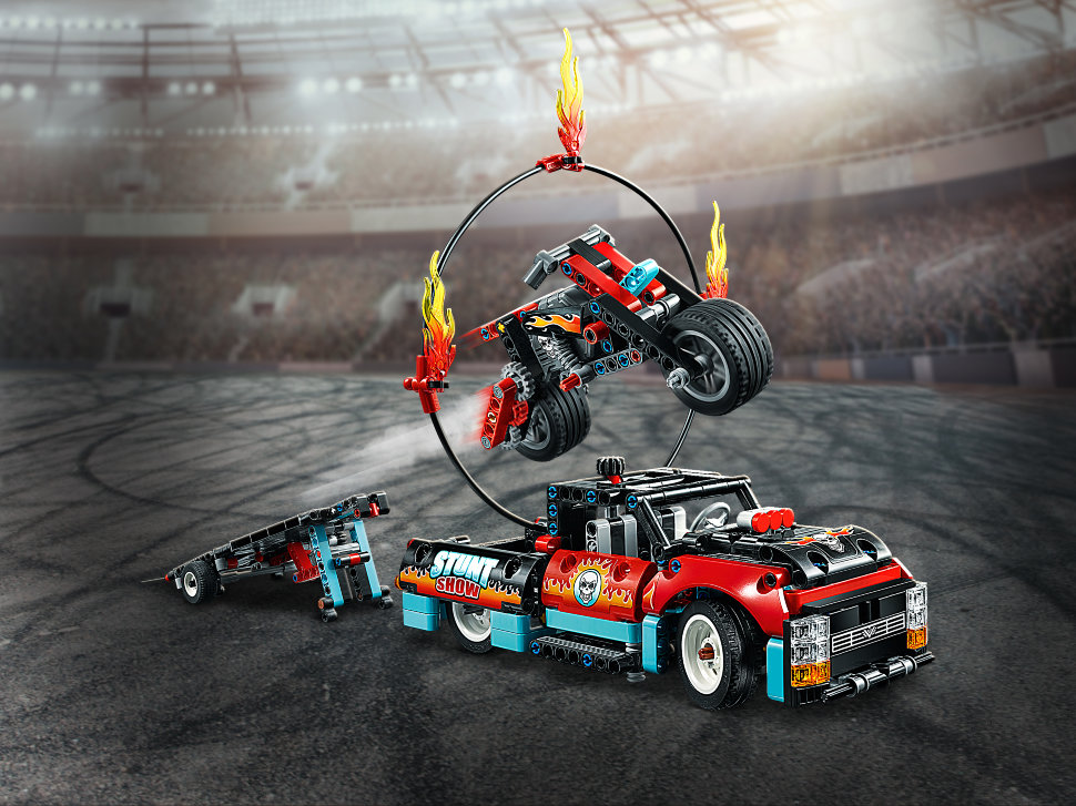 Конструктор Lego Technic: шоу трюков на грузовиках и мотоциклах (42106)