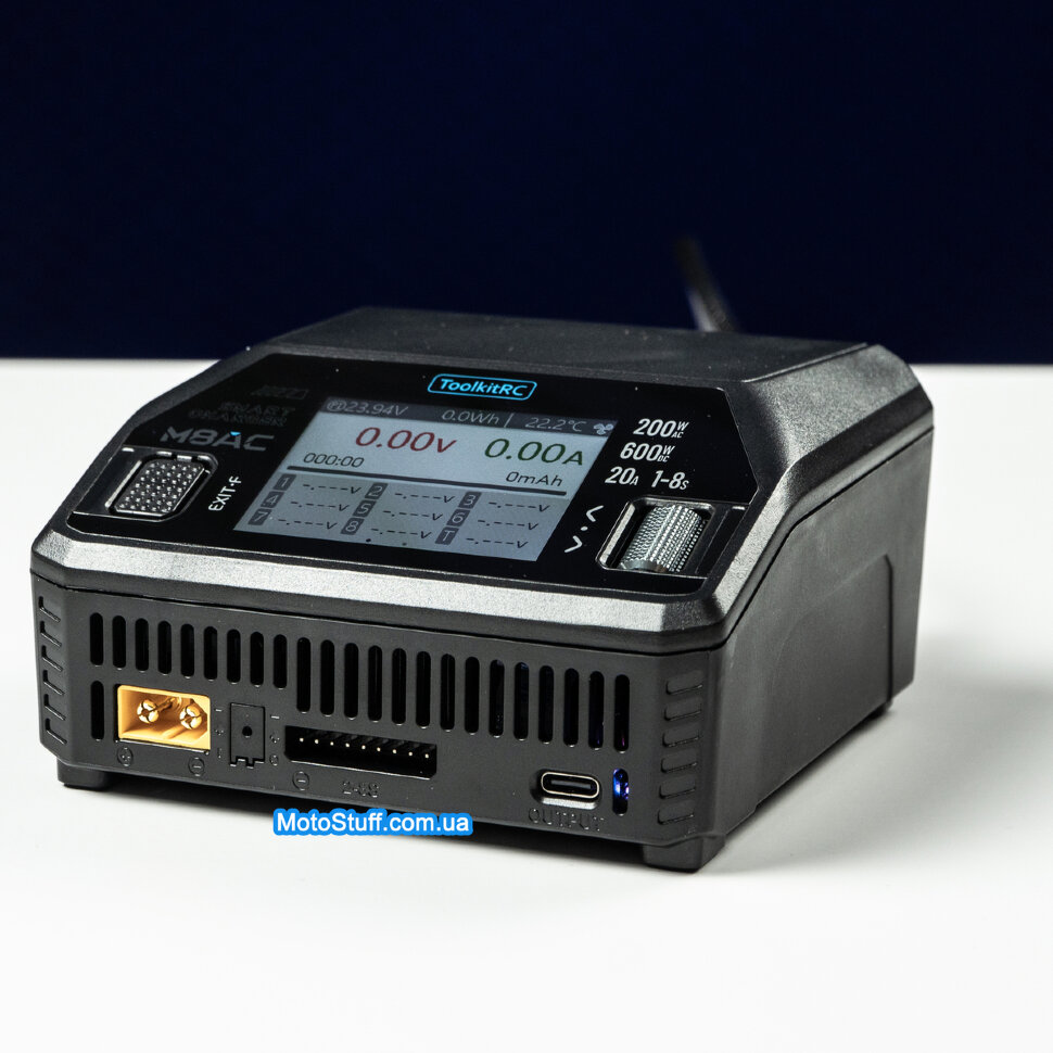 Зарядний пристрій ToolkitRC M8AC (AC 200 Вт / DC 600 Вт)