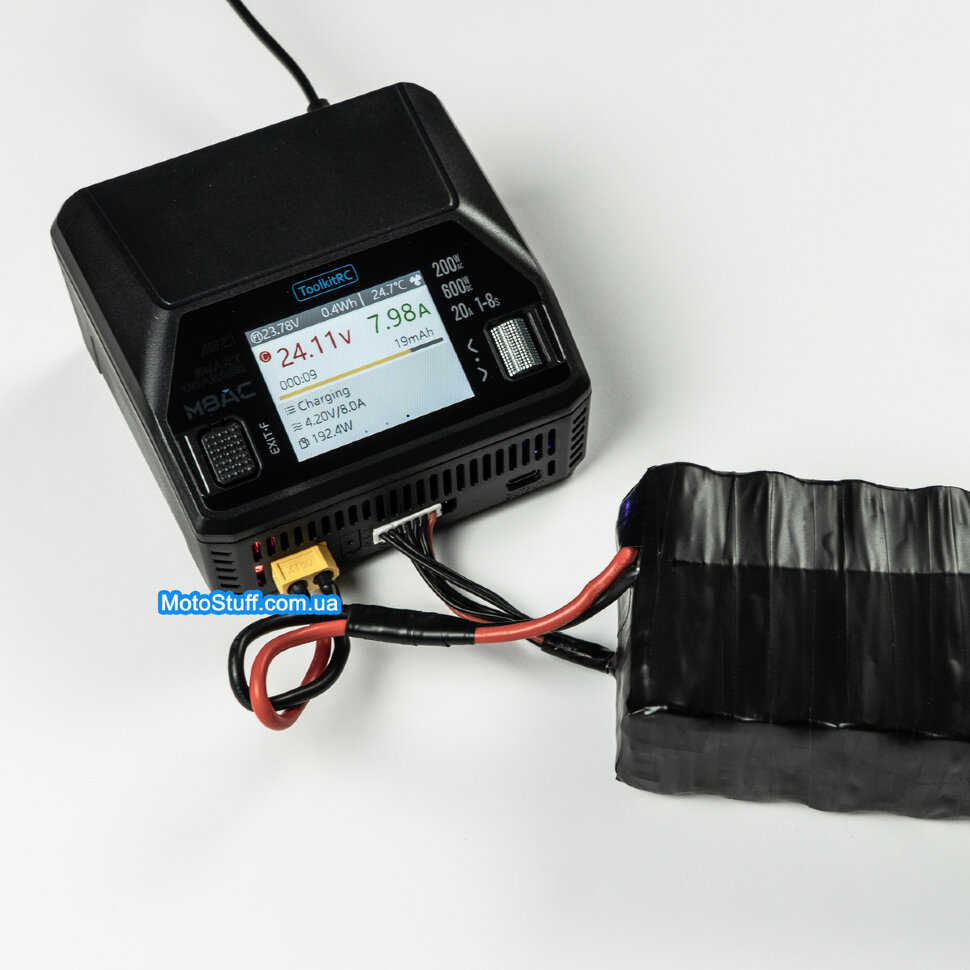 Зарядний пристрій ToolkitRC M8AC (AC 200 Вт / DC 600 Вт)