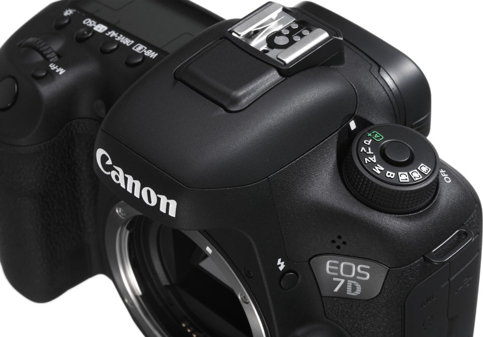 Камера Canon EOS 7D Mark II Body + WiFi адаптер W-E1 (9128B157)