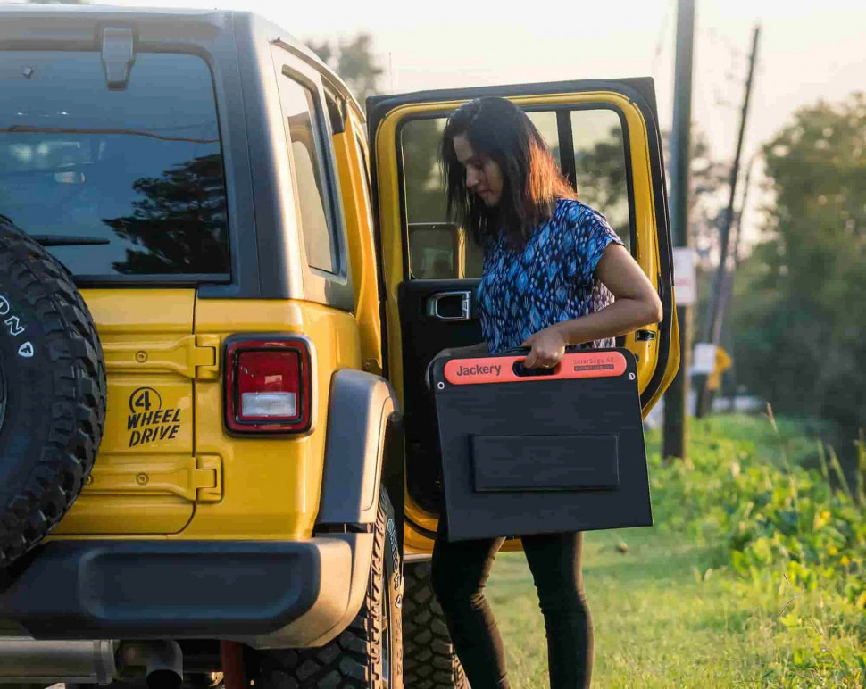 Солнечный генератор Jackery Solar Generator 240 (Explorer 240 + Solarsaga 100W) (240 Вт·ч / 200 Вт)