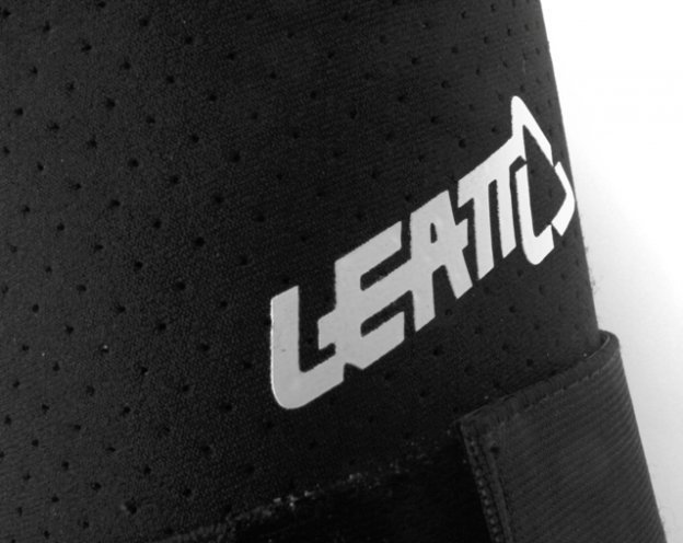 Защитный бандаж на плечо Leatt Shoulder Brace Right Black