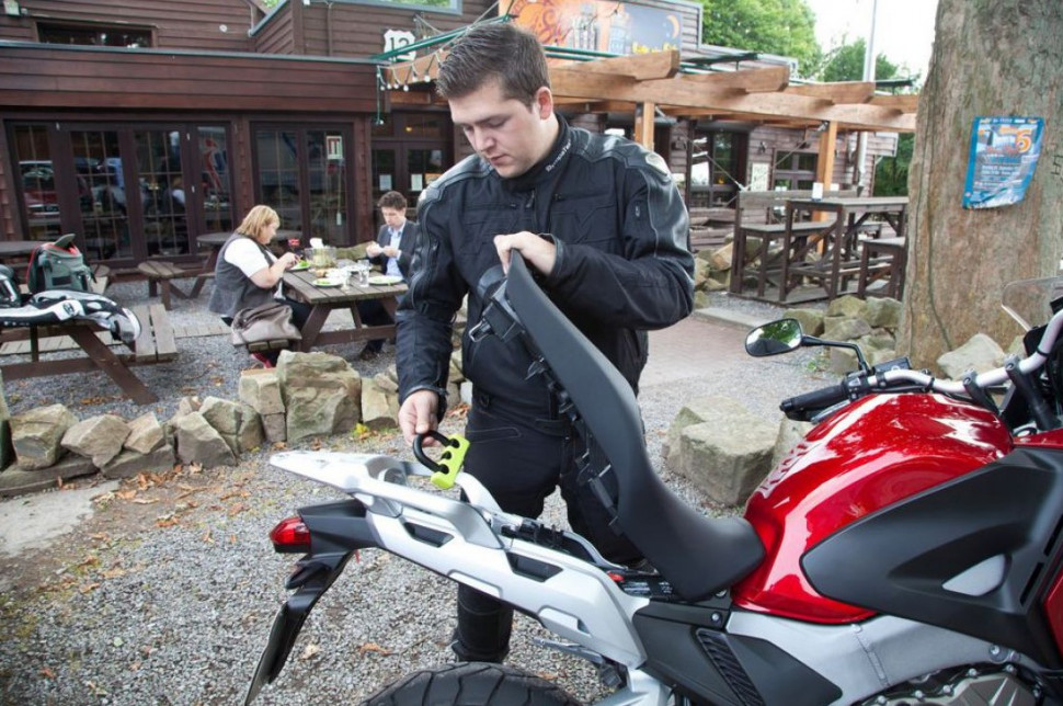 Мотозамок на диск ABUS 67 XS Granit Red (580901)