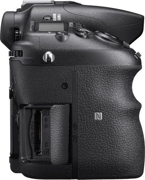 Камера Sony Alpha a77 II + 18-135mm (ILCA77M2M.CEC)