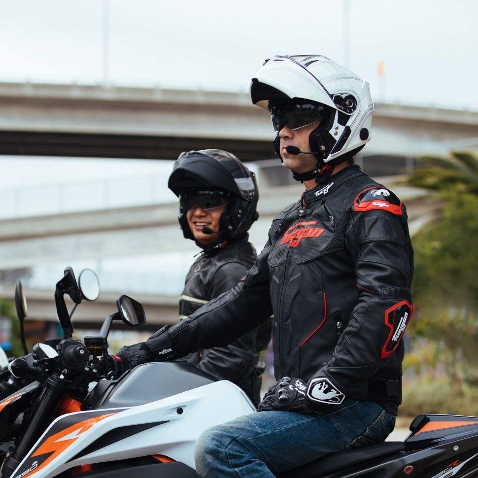 Мотошлем Sena Outrush