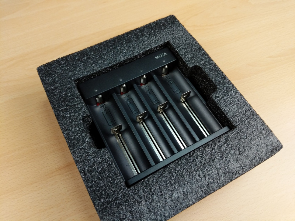 Зарядное устройство MOZA Battery Charger 18650 