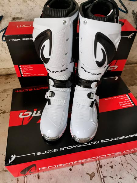 Мотоботы Forma Predator 2.0 White