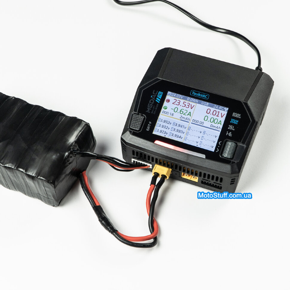 Зарядний пристрій ToolkitRC M6DAC Pro (AC 330 Вт / 2* DC 400 Вт)