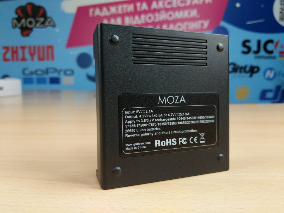 Зарядное устройство + аккумуляторы Moza 18650 (4шт.)