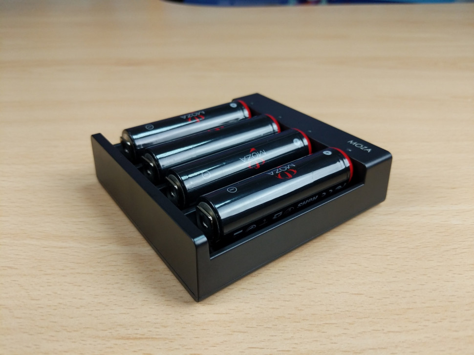 Зарядное устройство + аккумуляторы Moza 18650 (4шт.)