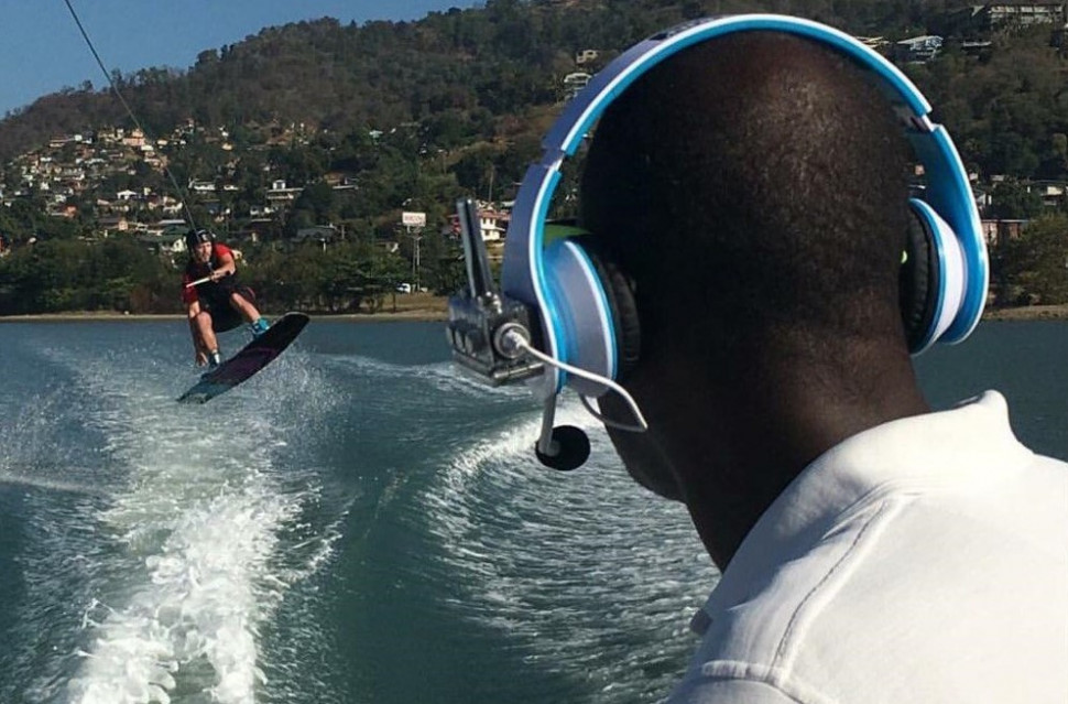 Накладные наушники с микрофоном BbTalkin (B06C)