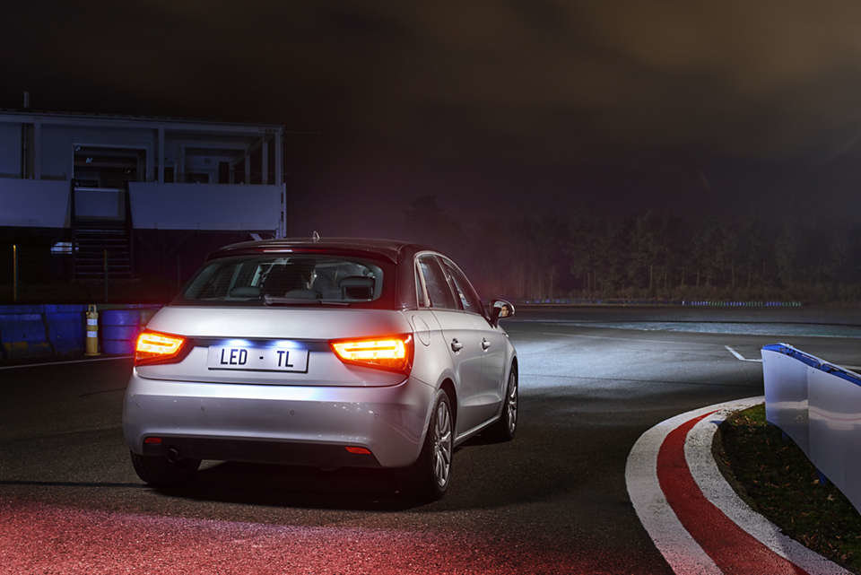 Лампа светодиодная Philips W5W X-Treme Vision 4000K (127994000KX2)