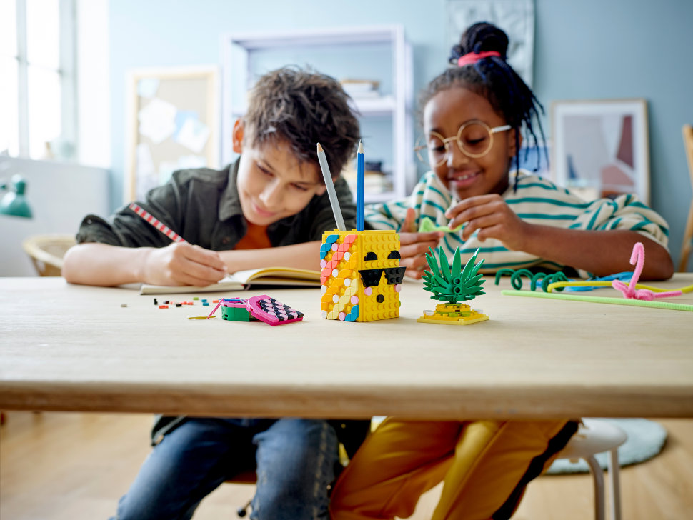 Конструктор Lego Dots: подставка для карандашей «Ананас» (41906)